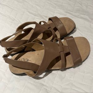 LIFE STRIDE size 8 SOFT SYSTEM Tan Sandals LIKE NEW Comfy!!!